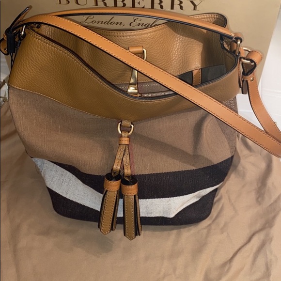 Burberry - Picture 2 of 2
